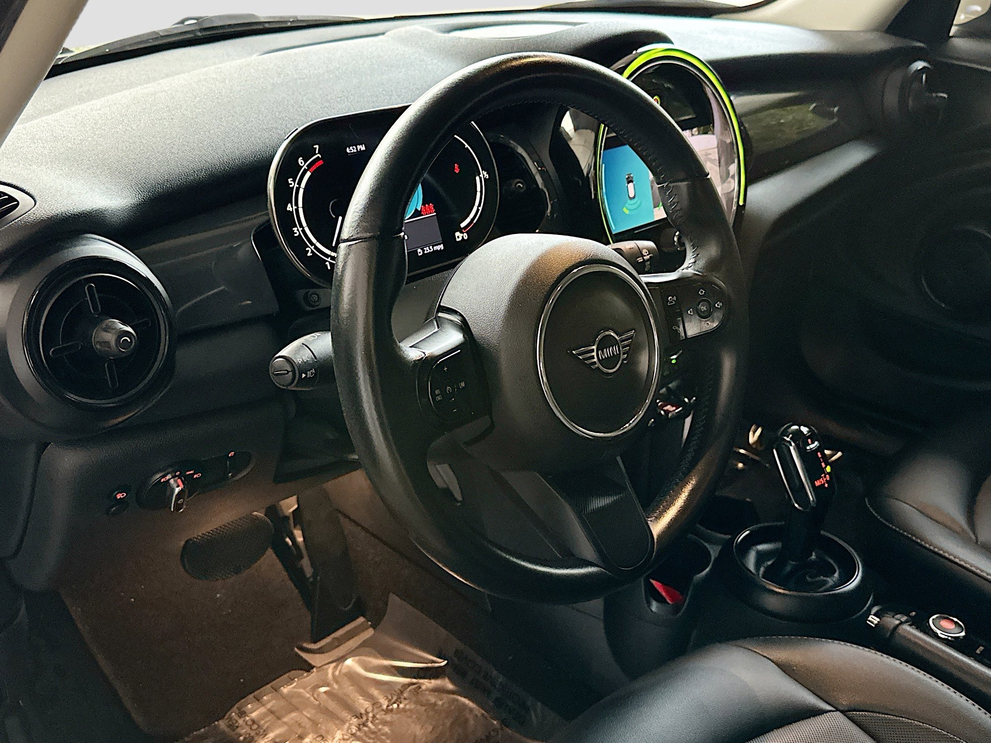 Used 2022 MINI Cooper 4-Door Hardtop image 9