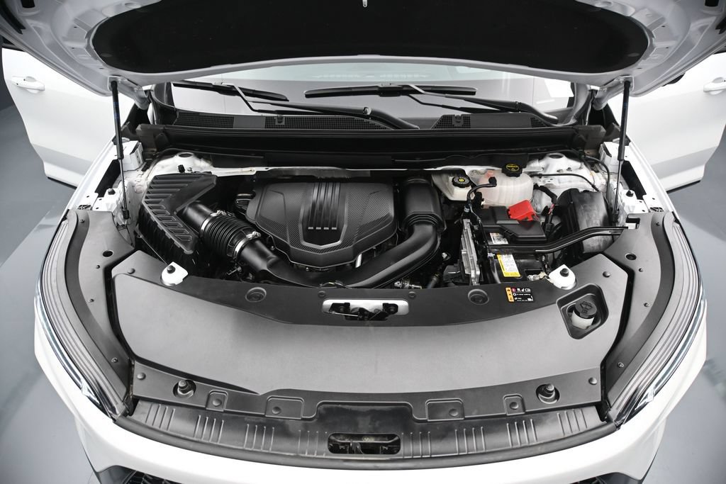 Used 2025 Buick Enclave Sport Touring w/ Power Package AWD/4WD image 29