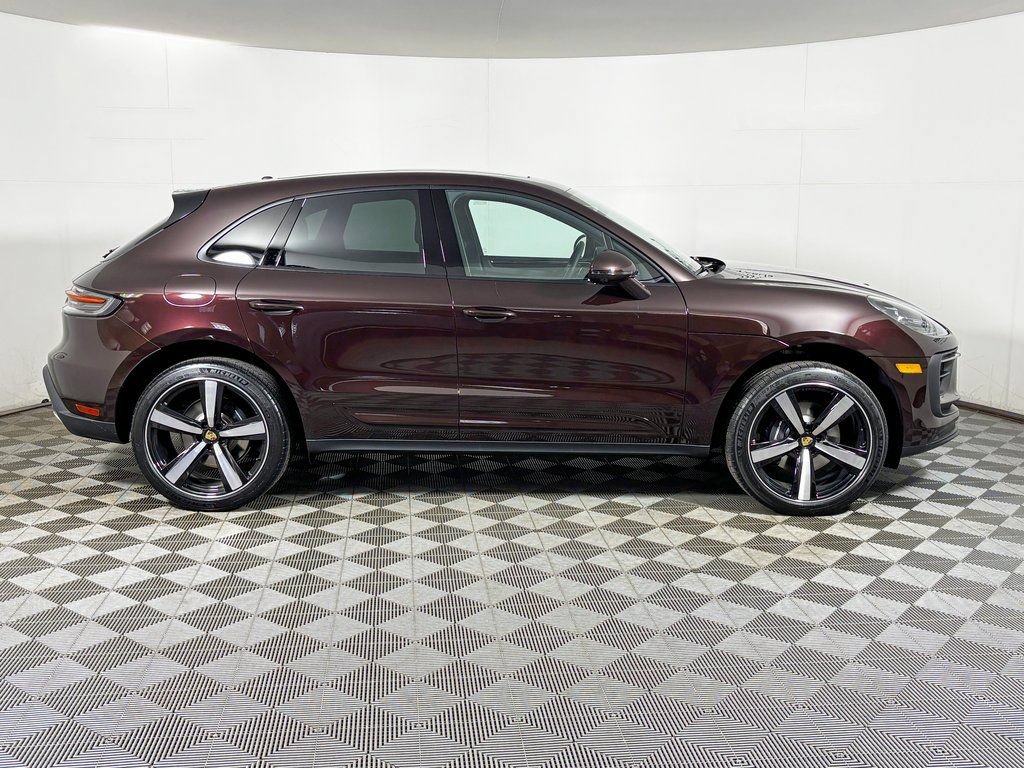 Certified 2026 Porsche Macan AWD/4WD image 8