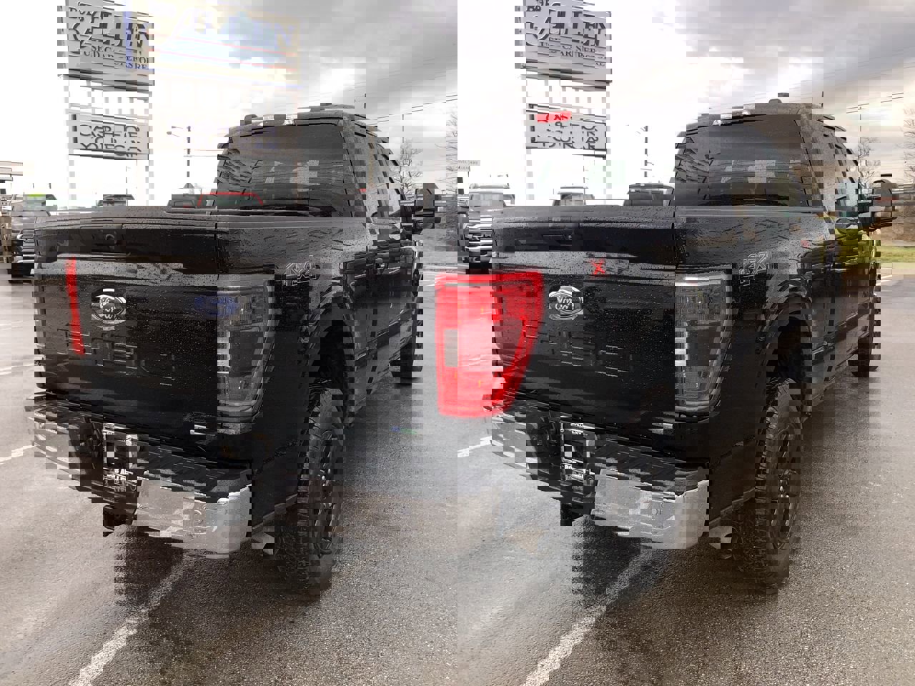 Used 2023 Ford F150 XLT w/ Trailer Tow Package image 5