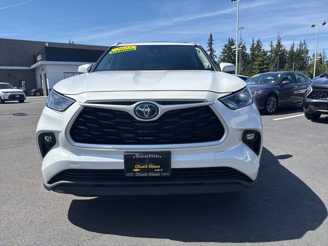 Used 2023 Toyota Highlander XLE AWD/4WD image 2