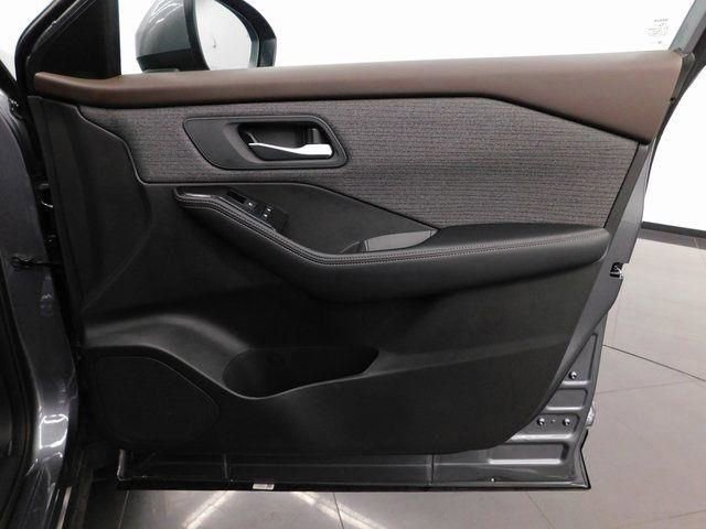 Used 2023 Nissan Rogue SV image 39