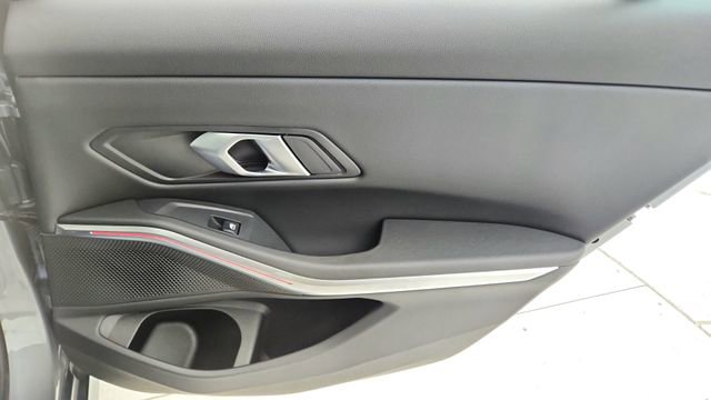 Used 2025 BMW 330i xDrive Sedan image 28