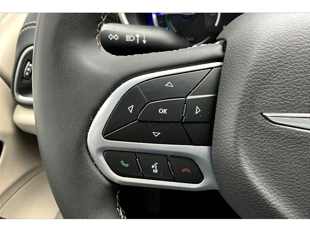 Used 2023 Chrysler Pacifica Limited image 24