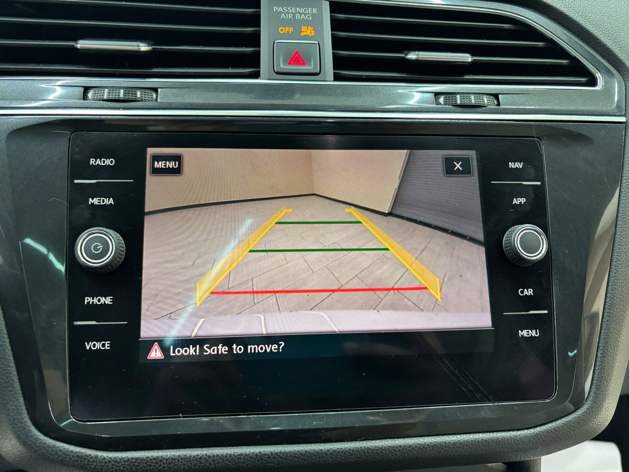 Used 2018 Volkswagen Tiguan SEL image 27