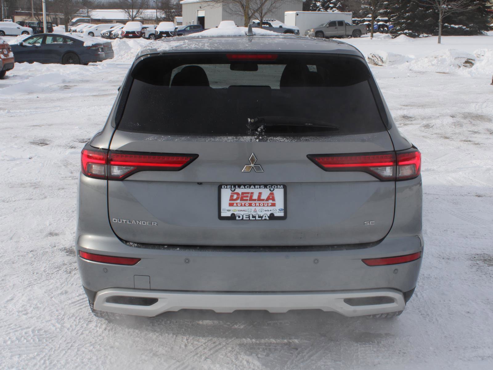 Used 2022 Mitsubishi Outlander SE image 6