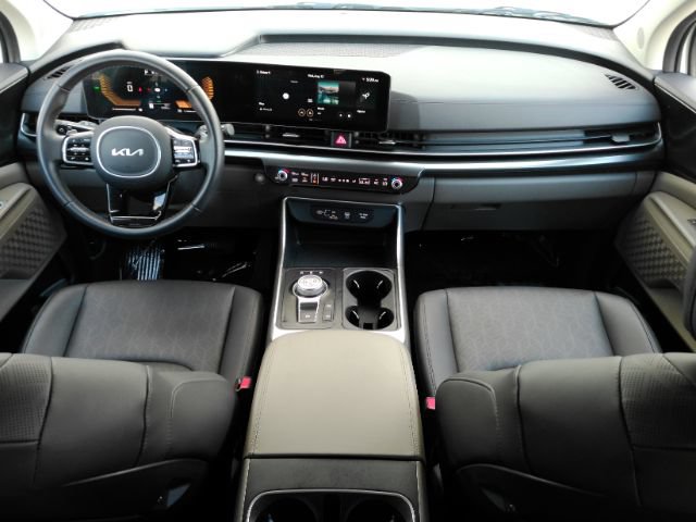 Used 2026 Kia Carnival LXS FWD image 2