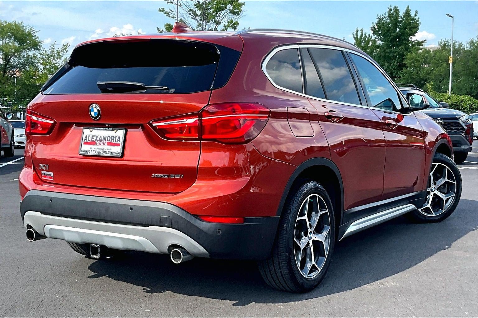 Used 2018 BMW X1 xDrive28i w/ Premium Package AWD/4WD image 11