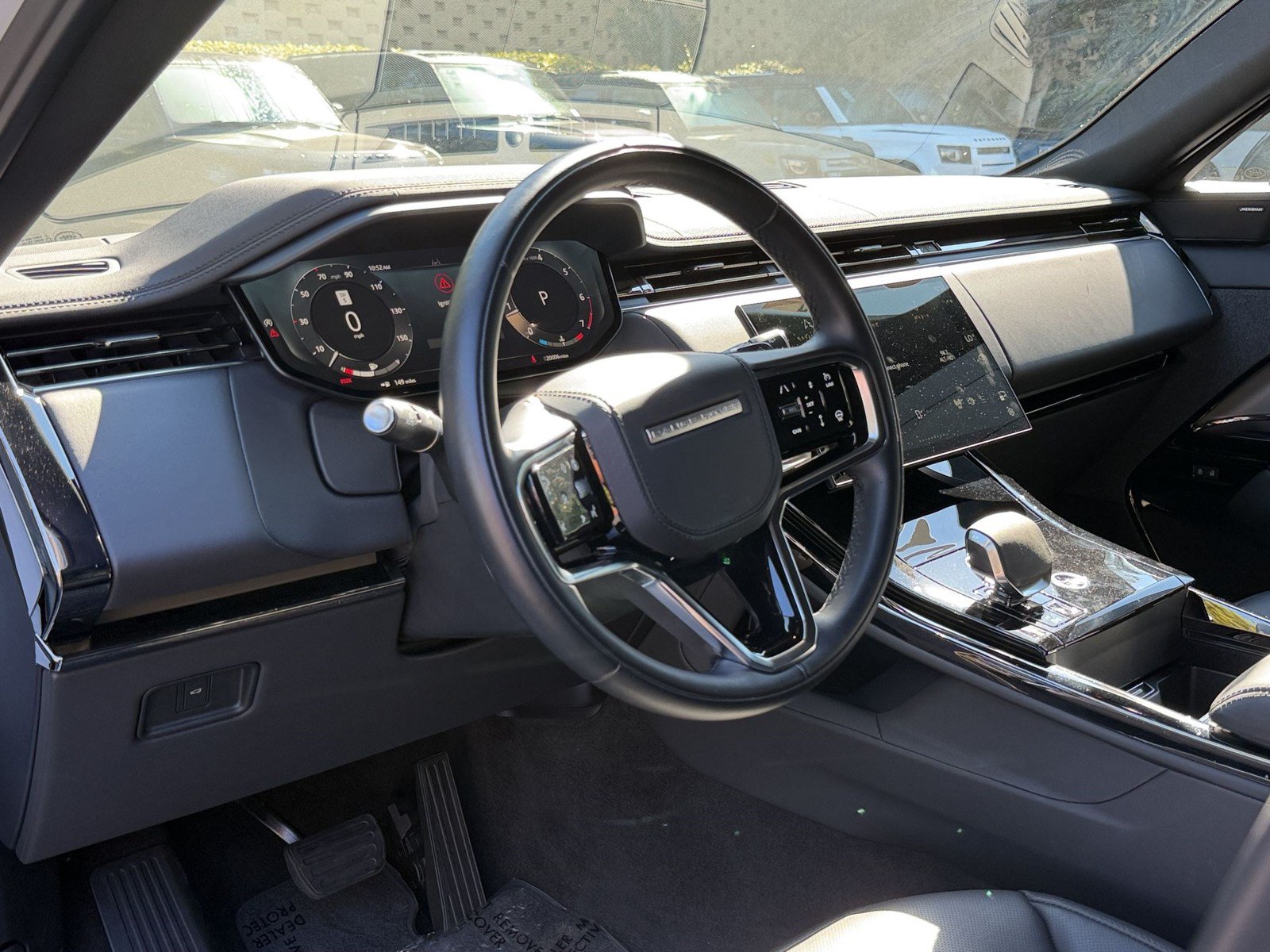 Used 2025 Land Rover Range Rover Sport SE AWD/4WD image 4
