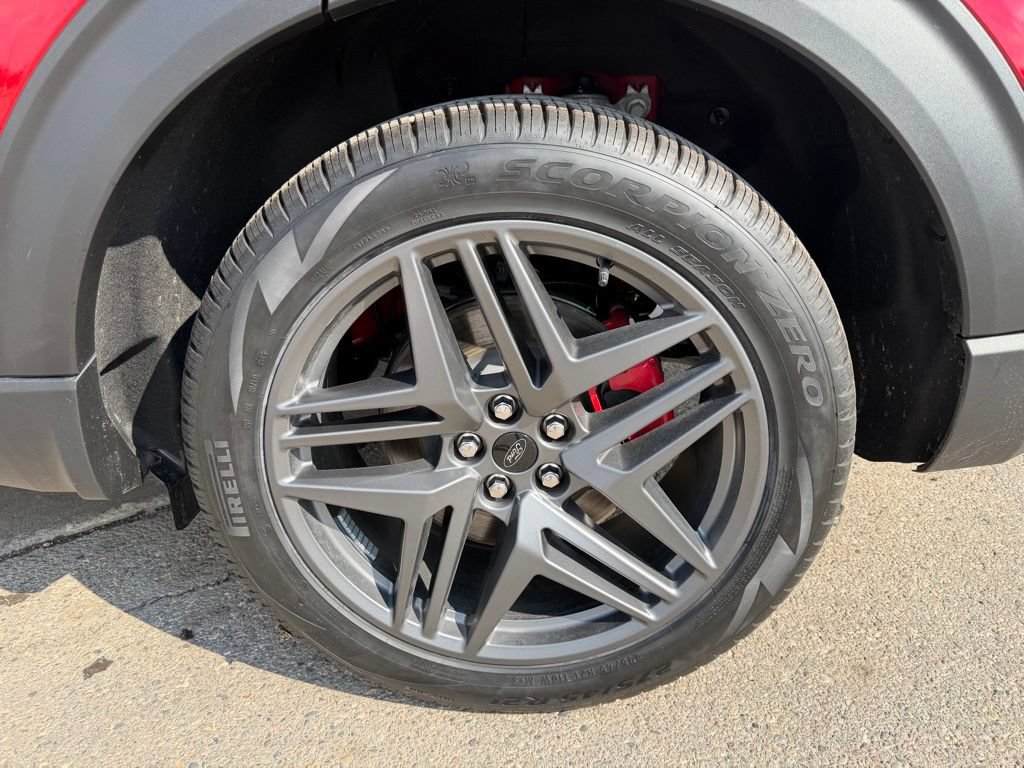 New 2026 Ford Explorer ST-Line w/ ST-Line Street Pack AWD/4WD image 7