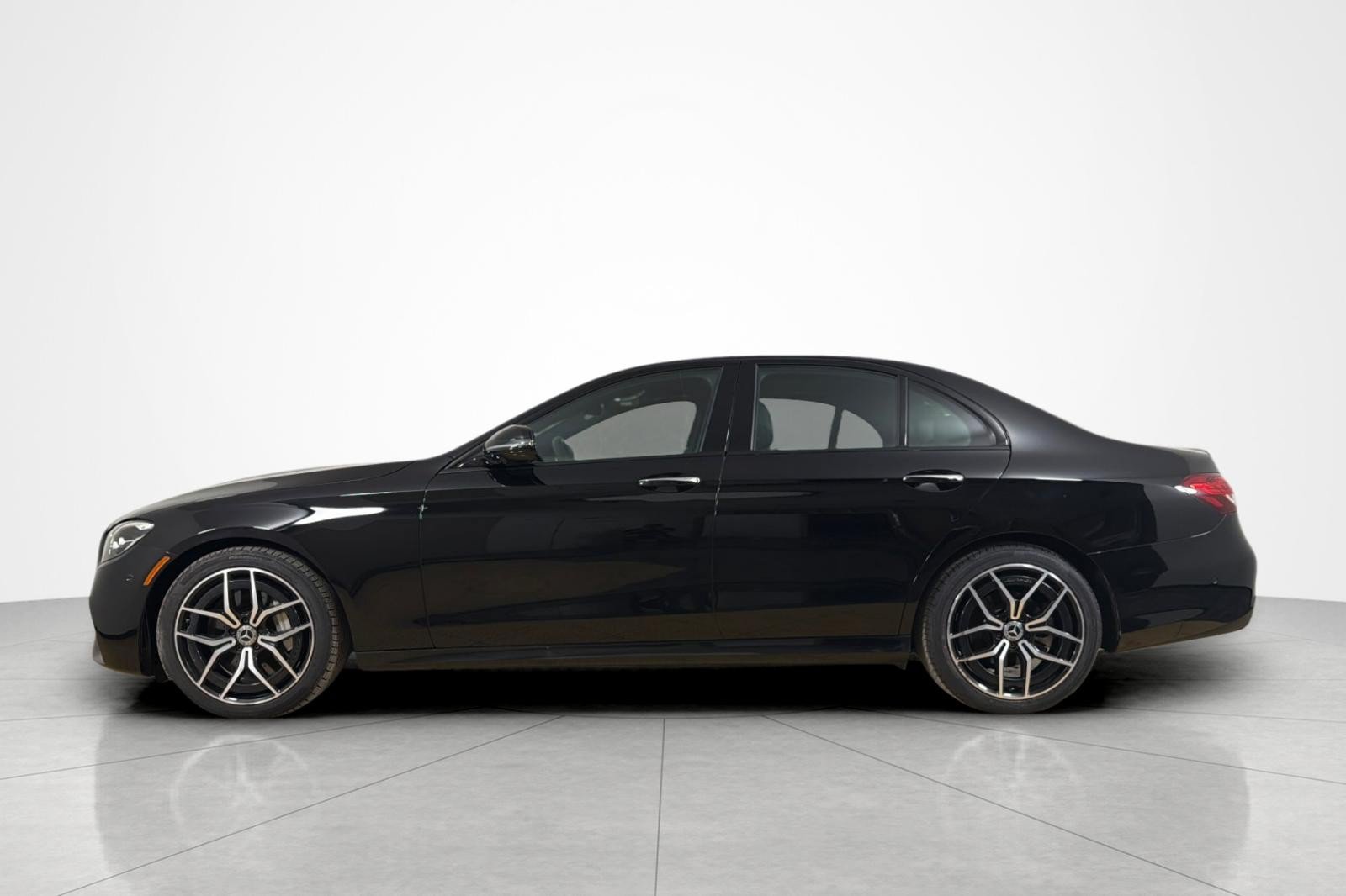 Used 2023 Mercedes-Benz E 350 Sedan image 2