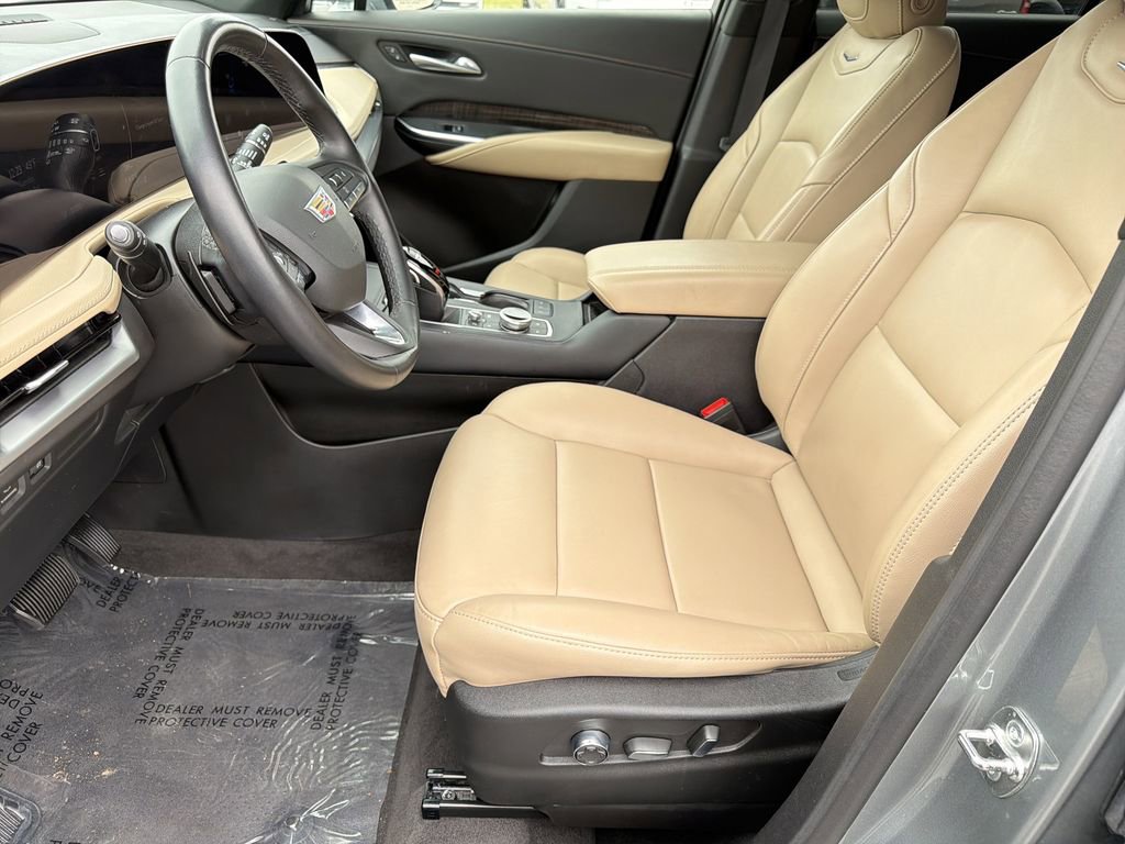 Used 2025 Cadillac XT4 Premium Luxury image 30