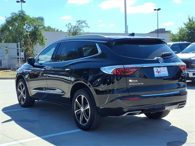 Used 2022 Buick Enclave Essence w/ Sport Touring Edition image 2