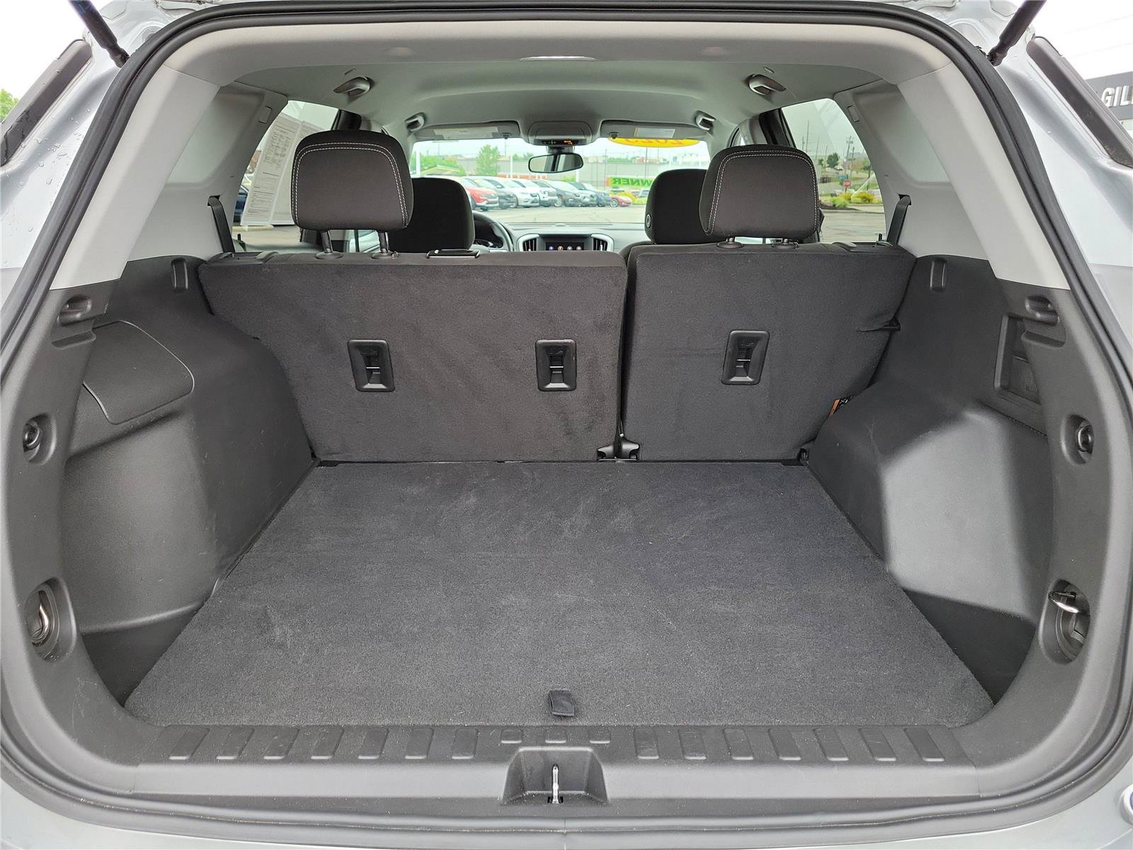 Used 2023 GMC Terrain SLE w/ Driver Convenience Package FWD image 9