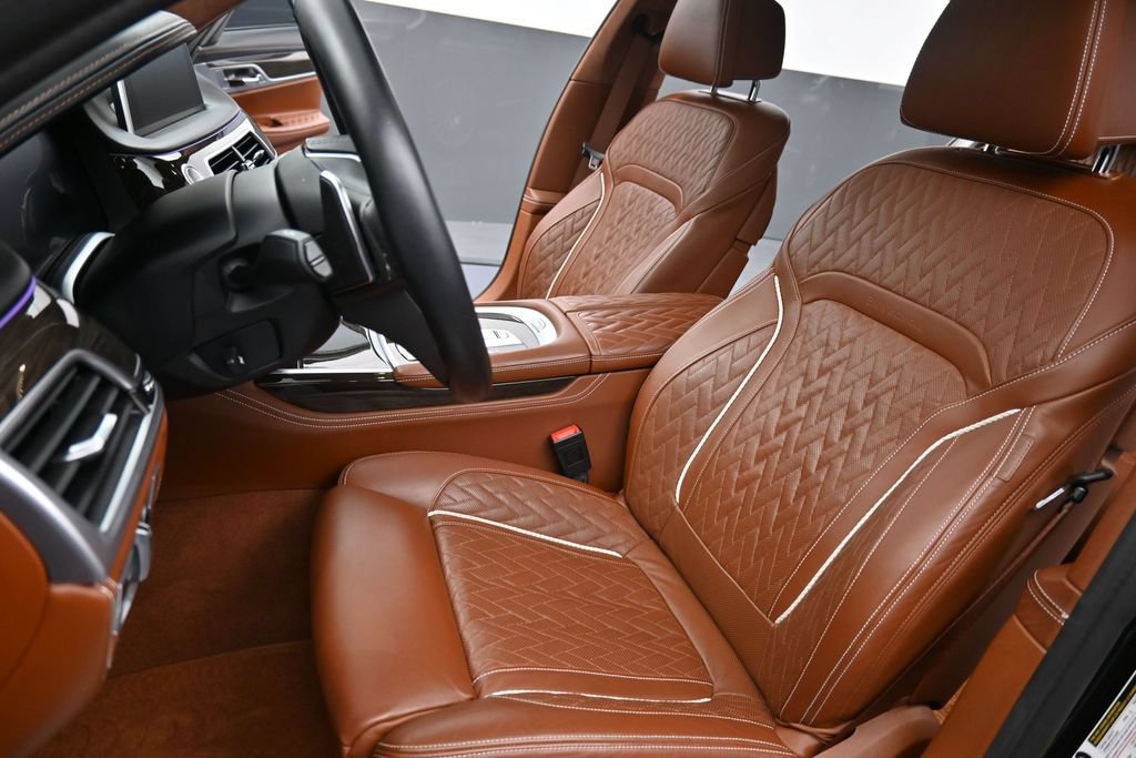 Used 2022 BMW 750i xDrive w/ Autobahn Package AWD/4WD image 11