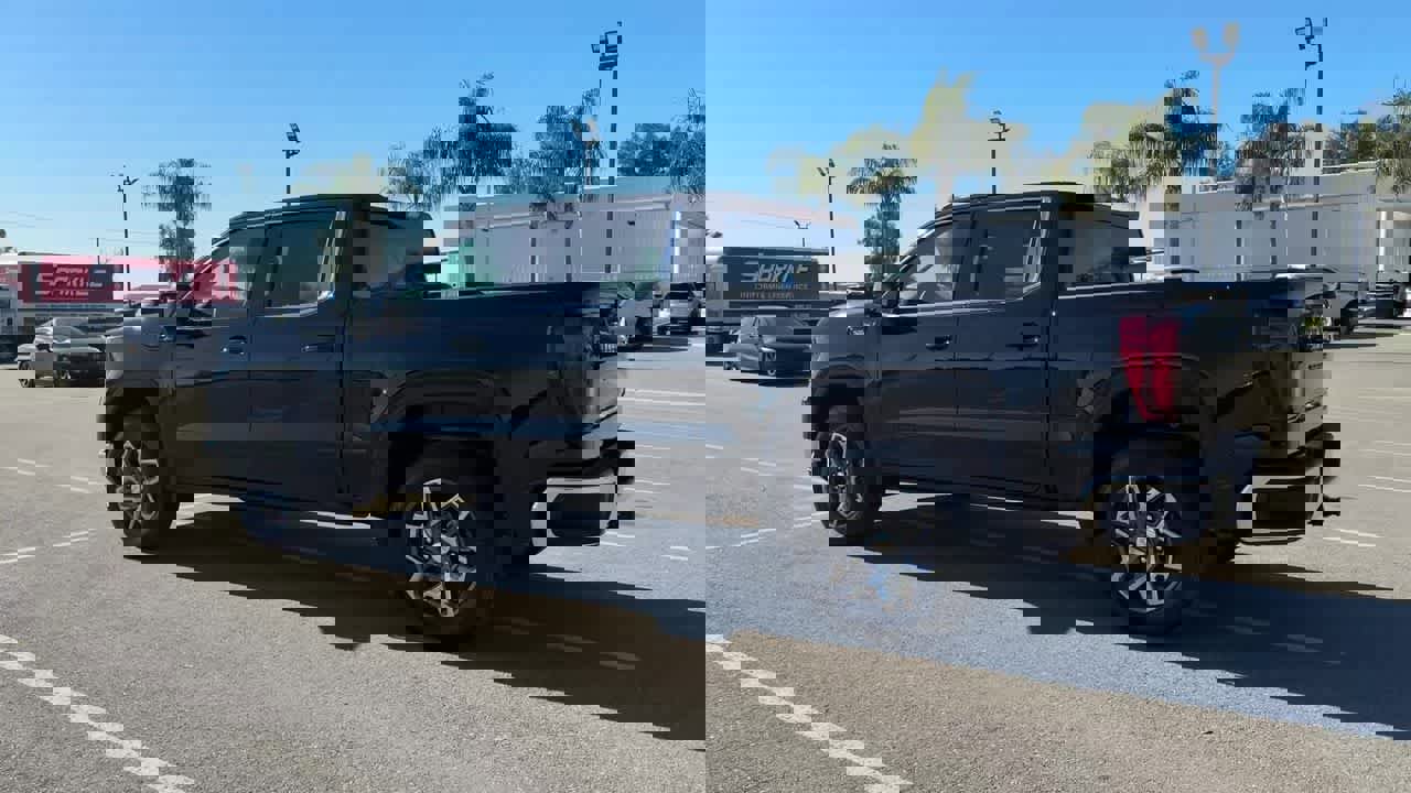 New 2026 GMC Sierra 1500 SLE w/ LPO, Black Badging Package image 9