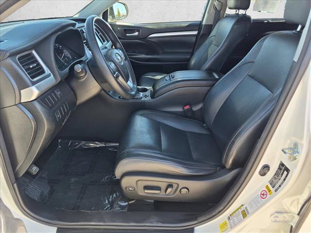 Used 2015 Toyota Highlander XLE AWD/4WD image 16