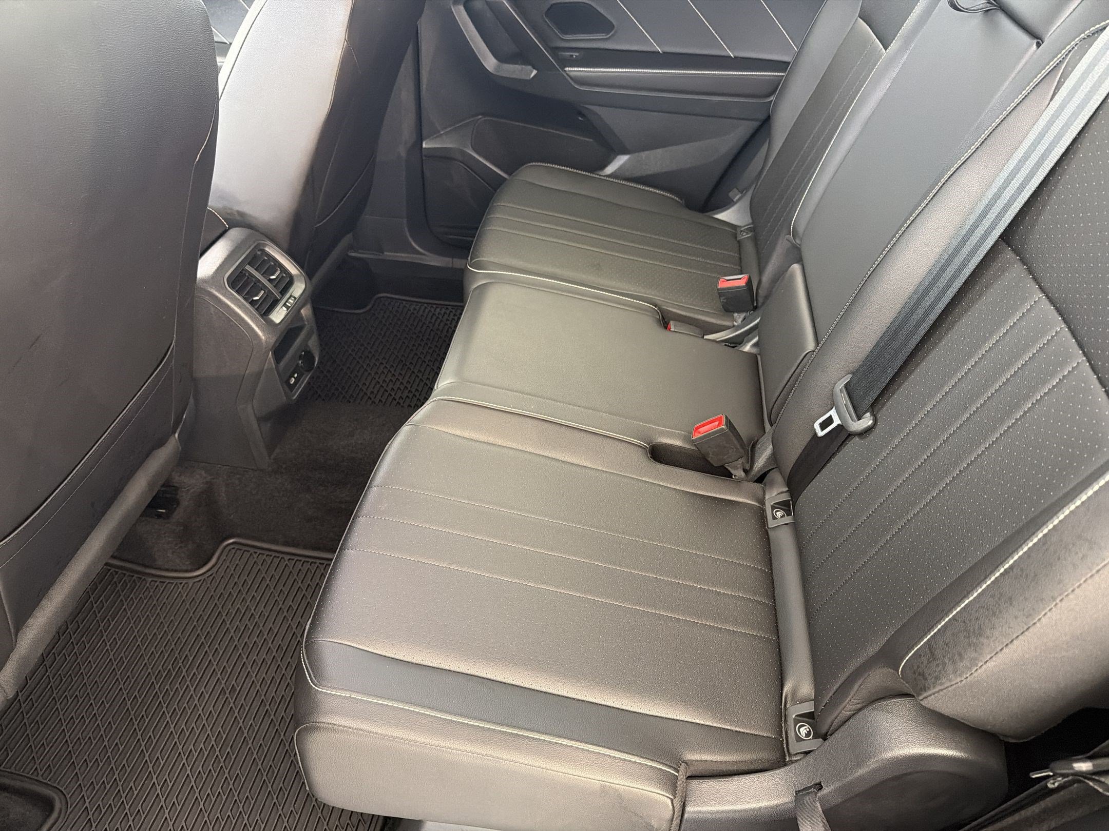 Used 2023 Volkswagen Tiguan SE FWD image 19
