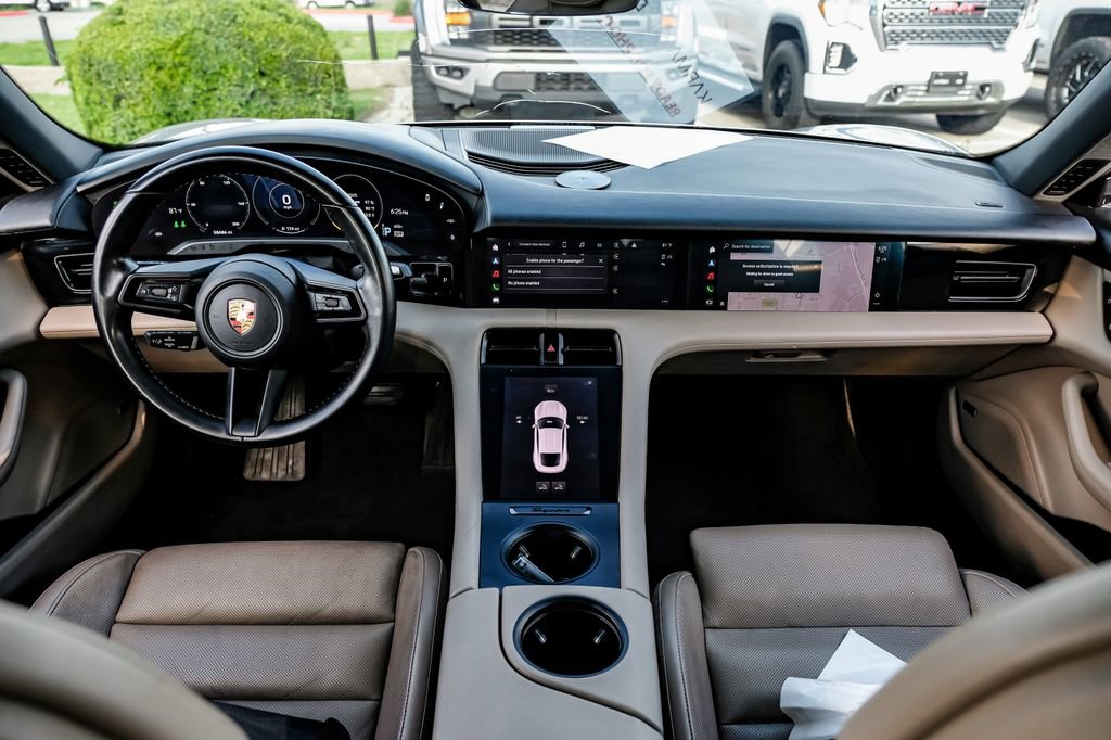 Used 2022 Porsche Taycan image 10