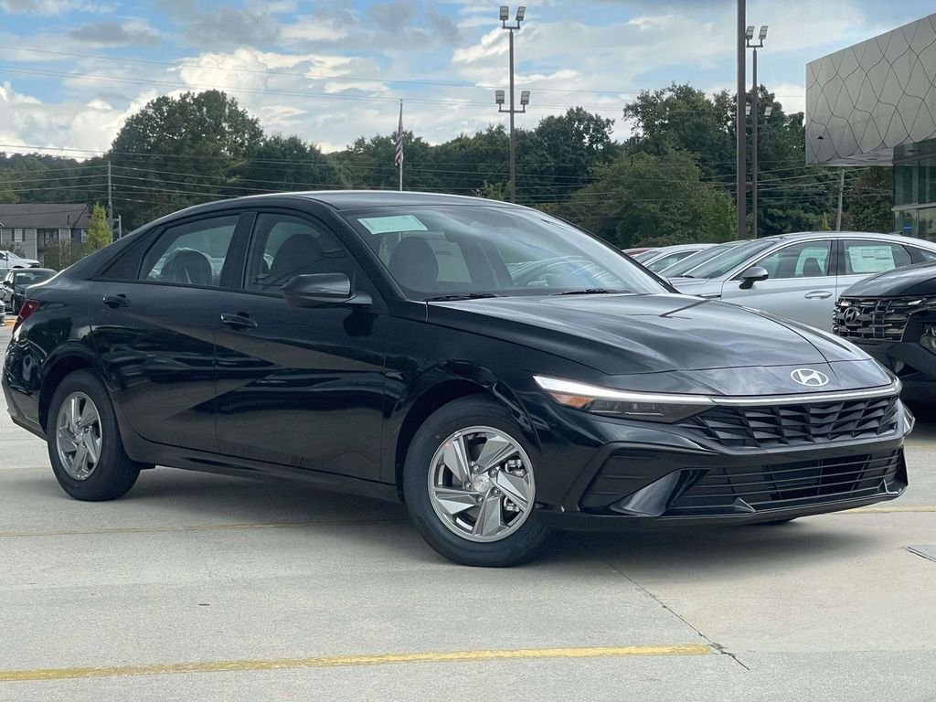 New 2026 Hyundai Elantra SE