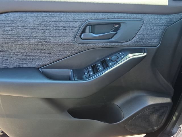 Used 2023 Nissan Rogue S AWD/4WD image 24