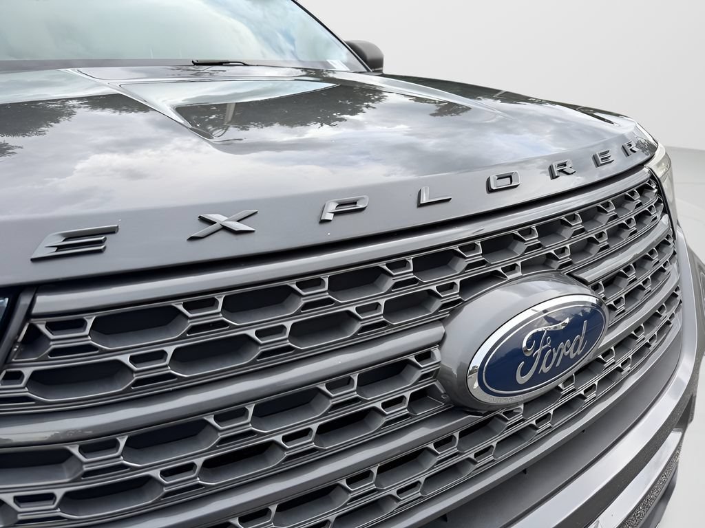 Used 2021 Ford Explorer XLT w/ Equipment Group 202A AWD/4WD image 27