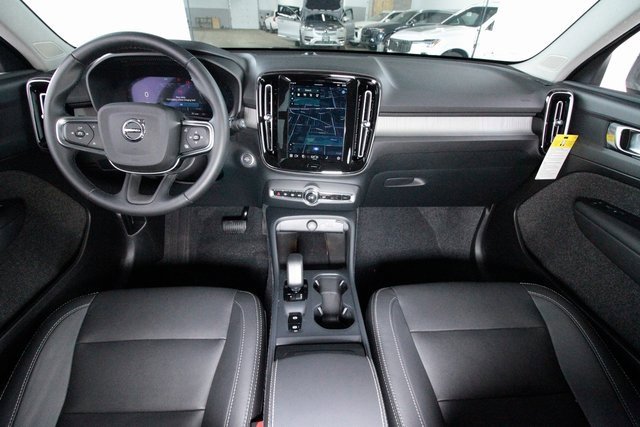 Certified 2025 Volvo XC40 B5 Core w/ Protection Package Premier image 6