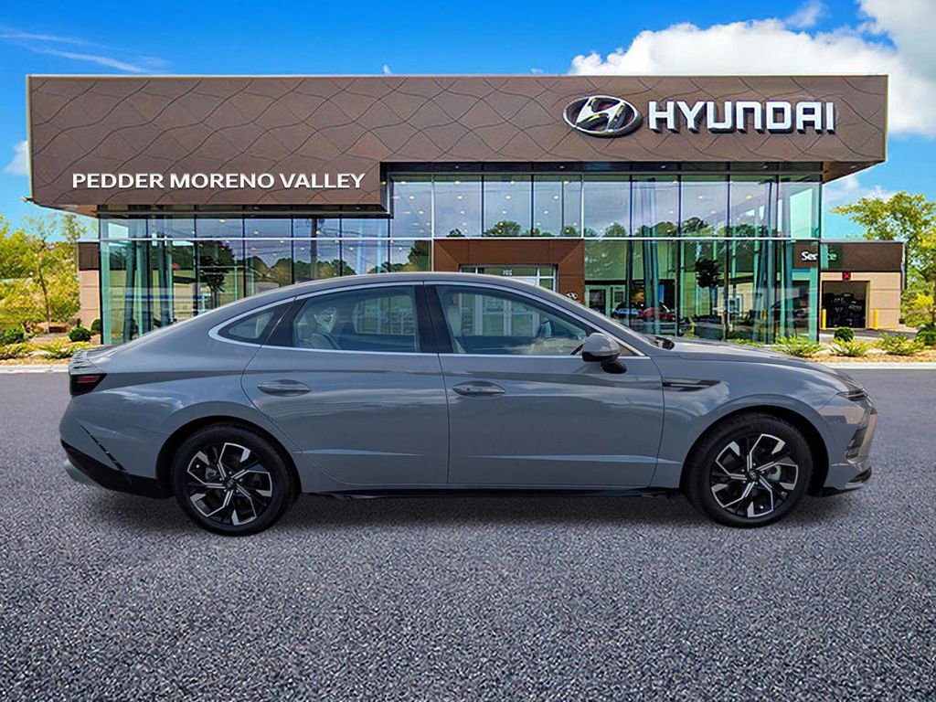 Certified 2025 Hyundai Sonata SEL image 2