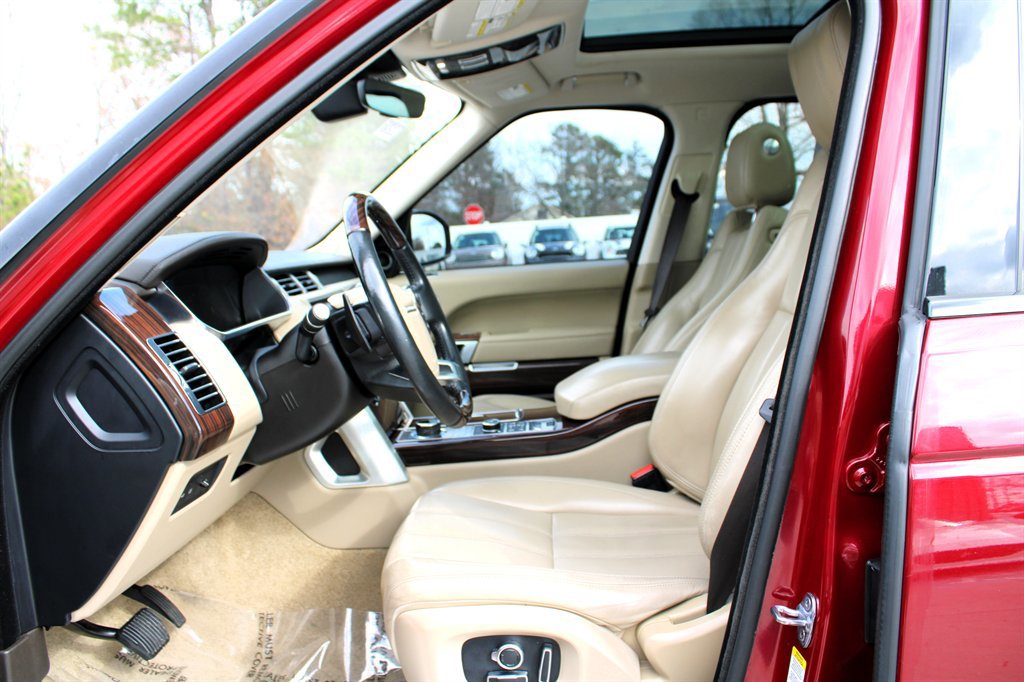 Used 2017 Land Rover Range Rover HSE image 12