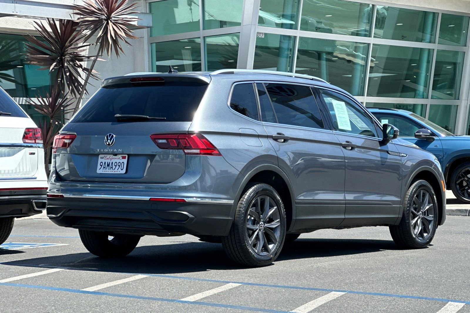 Used 2022 Volkswagen Tiguan SE FWD image 5