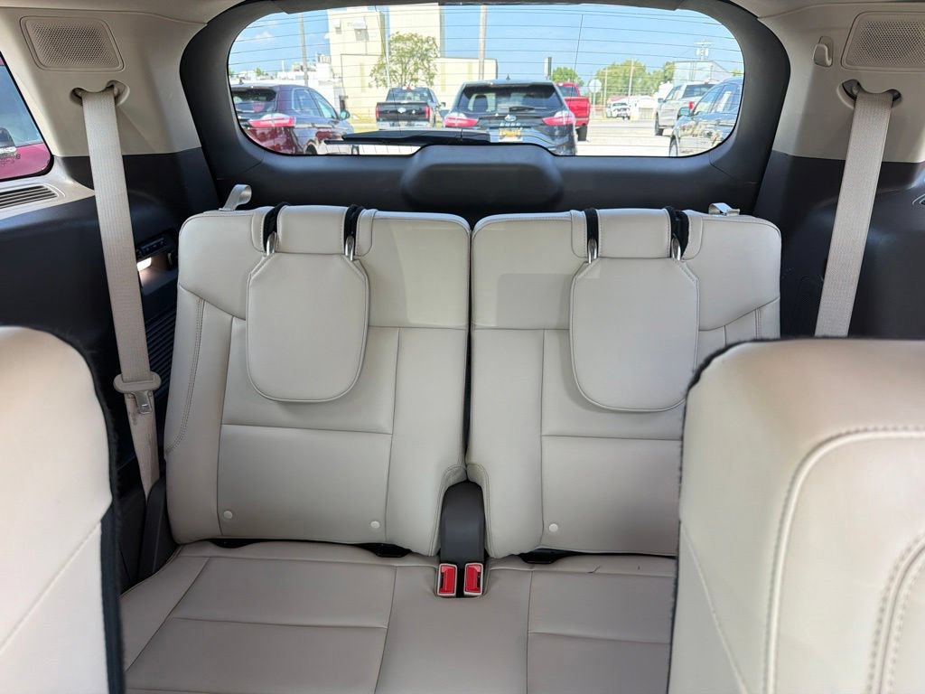 Used 2020 Ford Explorer Platinum w/ Premium Technology Package AWD/4WD image 38