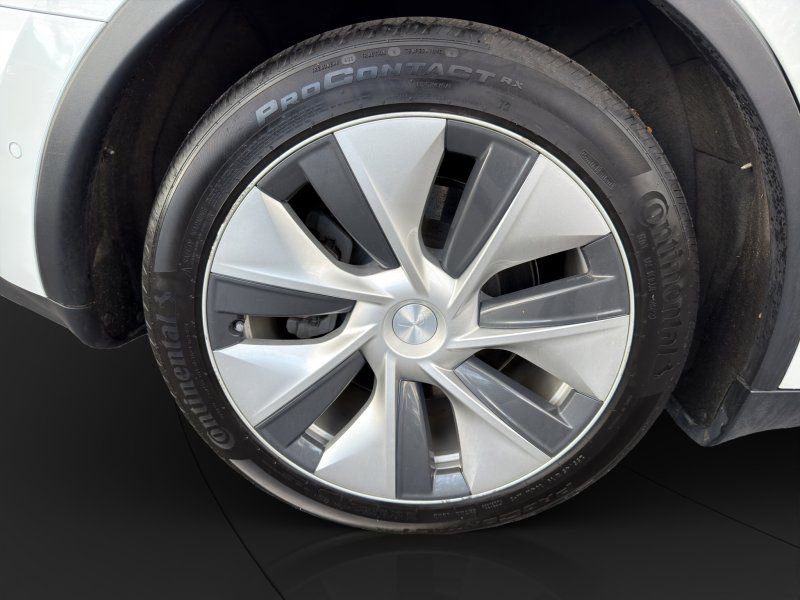 Used 2021 Tesla Model Y Long Range image 23