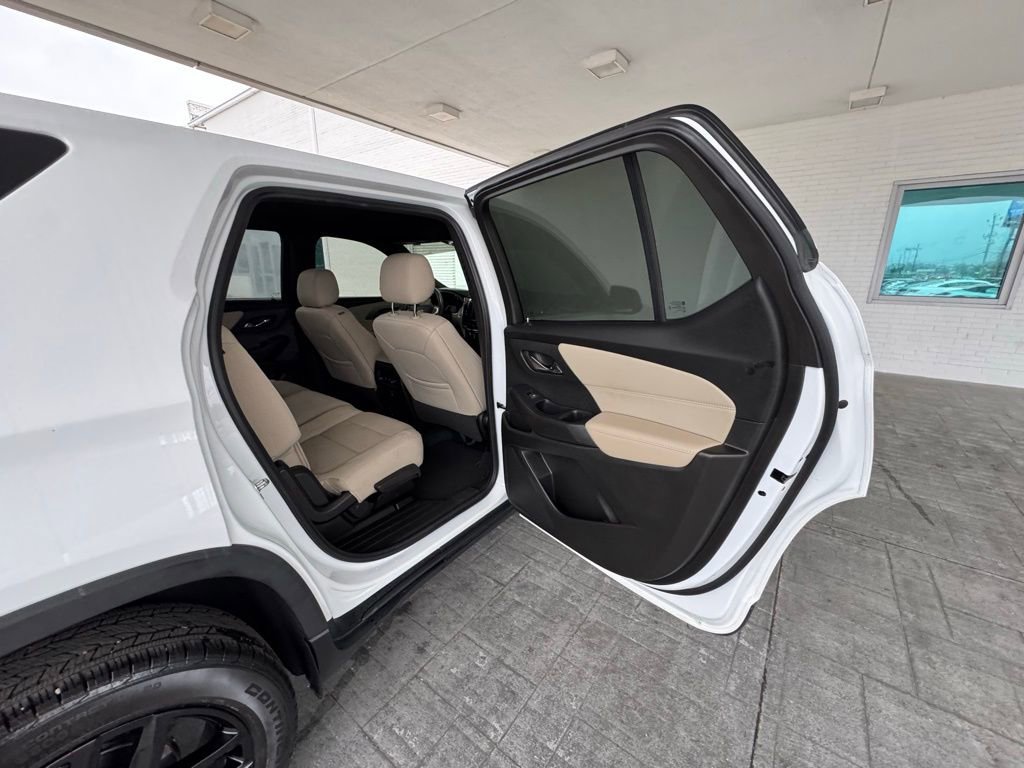 Used 2022 Chevrolet Traverse LS image 23