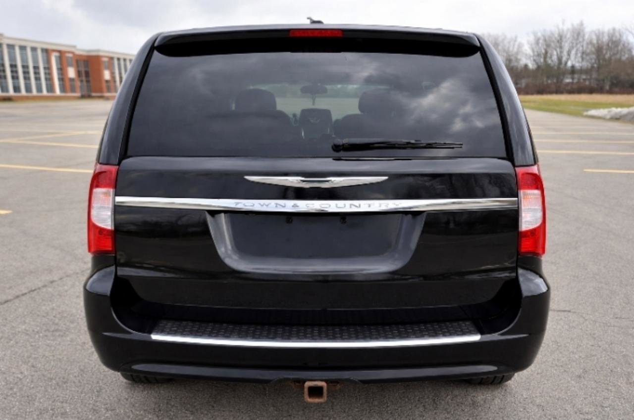 Used 2014 Chrysler Town & Country Touring w/ Trailer Tow Group image 5