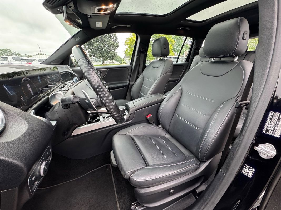 Used 2021 Mercedes-Benz GLB 35 AMG 4MATIC w/ Parking Assistance Package image 25