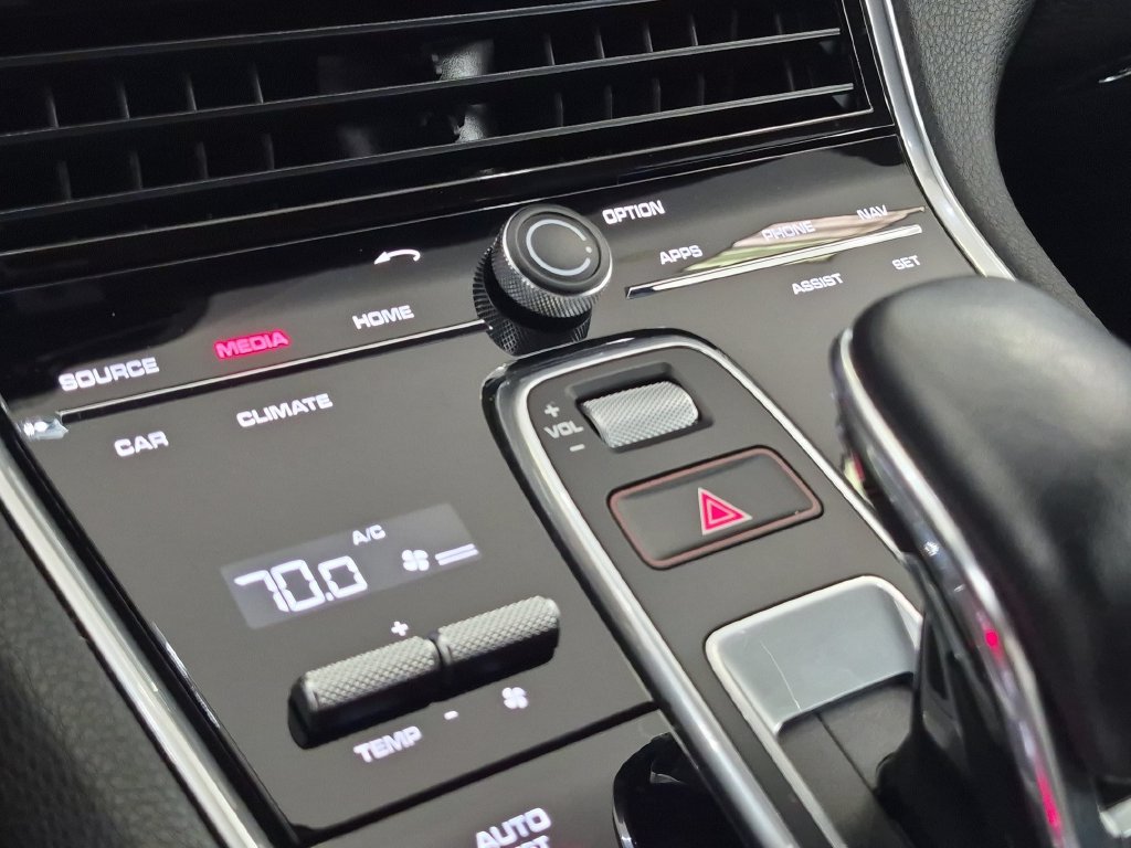 Used 2019 Porsche Panamera 4 AWD/4WD image 22