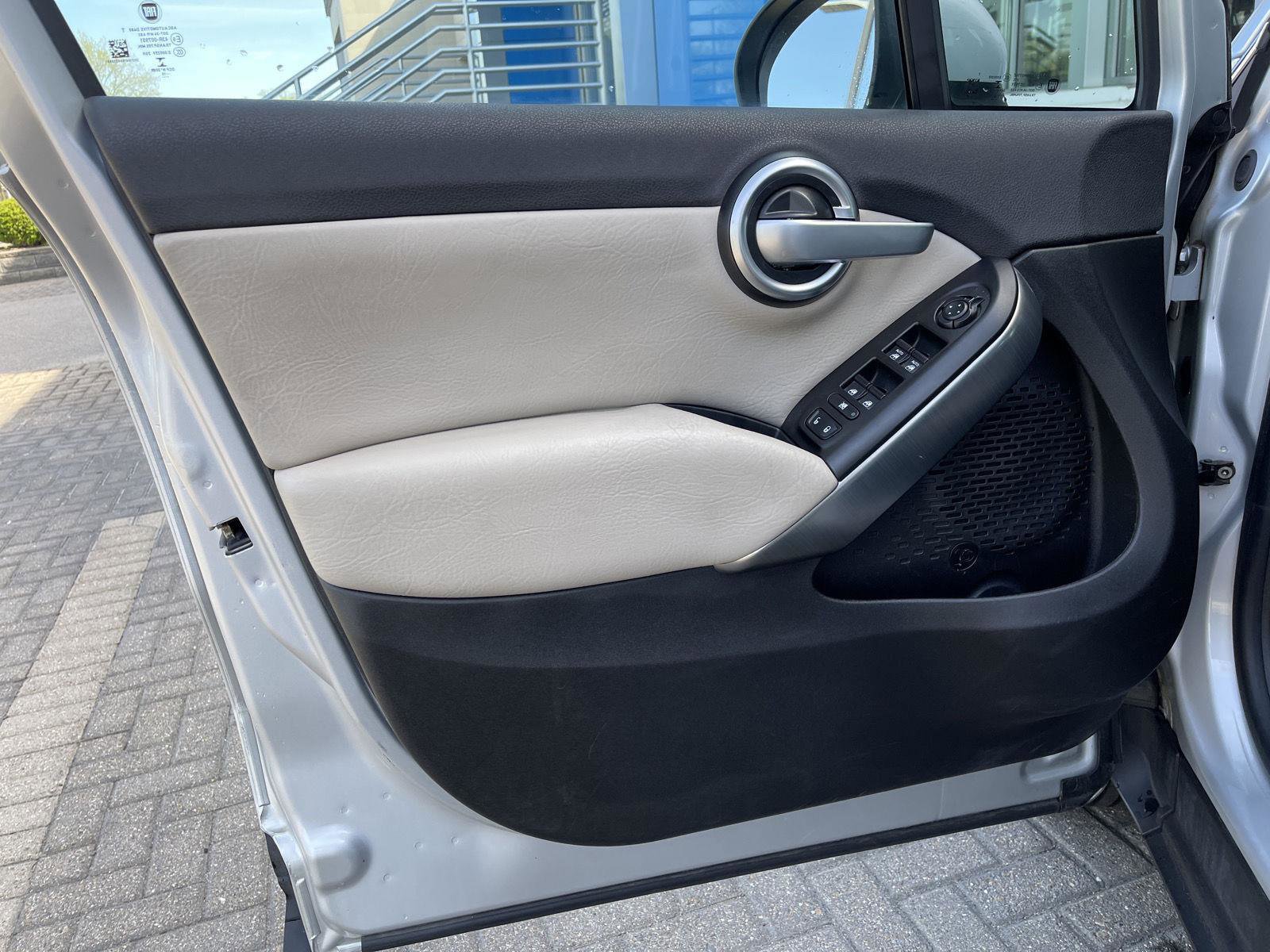 Used 2016 FIAT 500X Lounge image 12