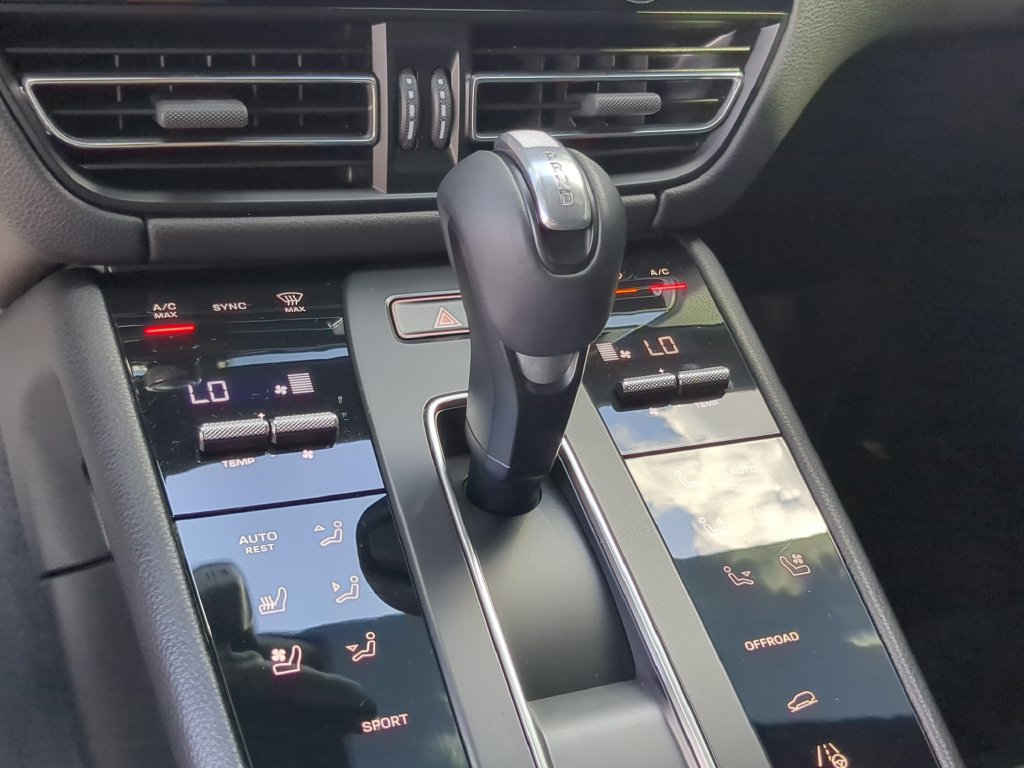 Used 2022 Porsche Macan AWD/4WD image 26