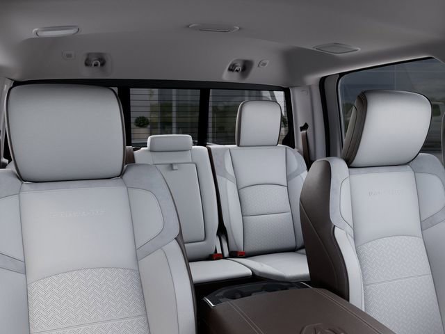 New 2025 RAM 2500 Laramie AWD/4WD image 32