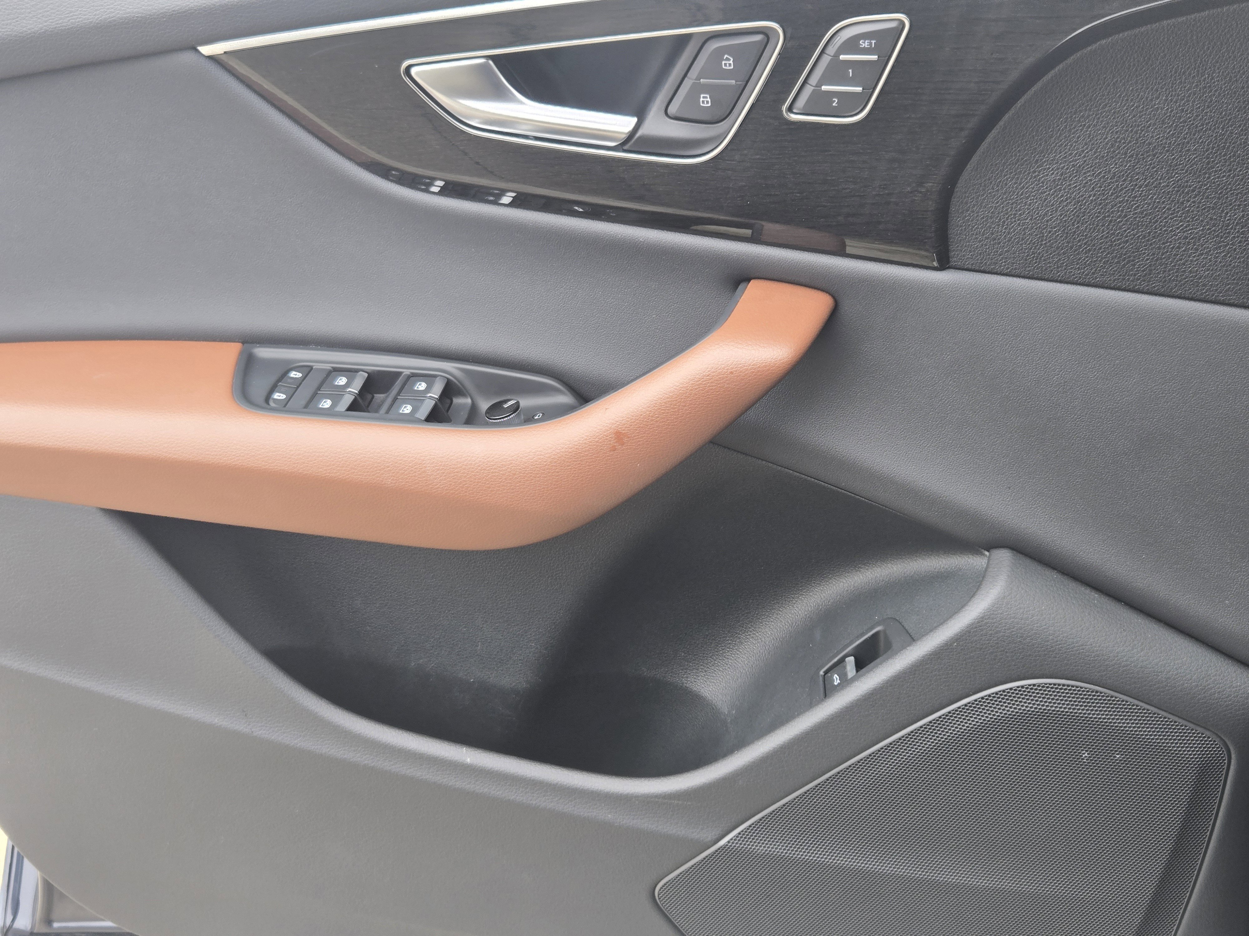 Used 2023 Audi Q8 Premium image 20