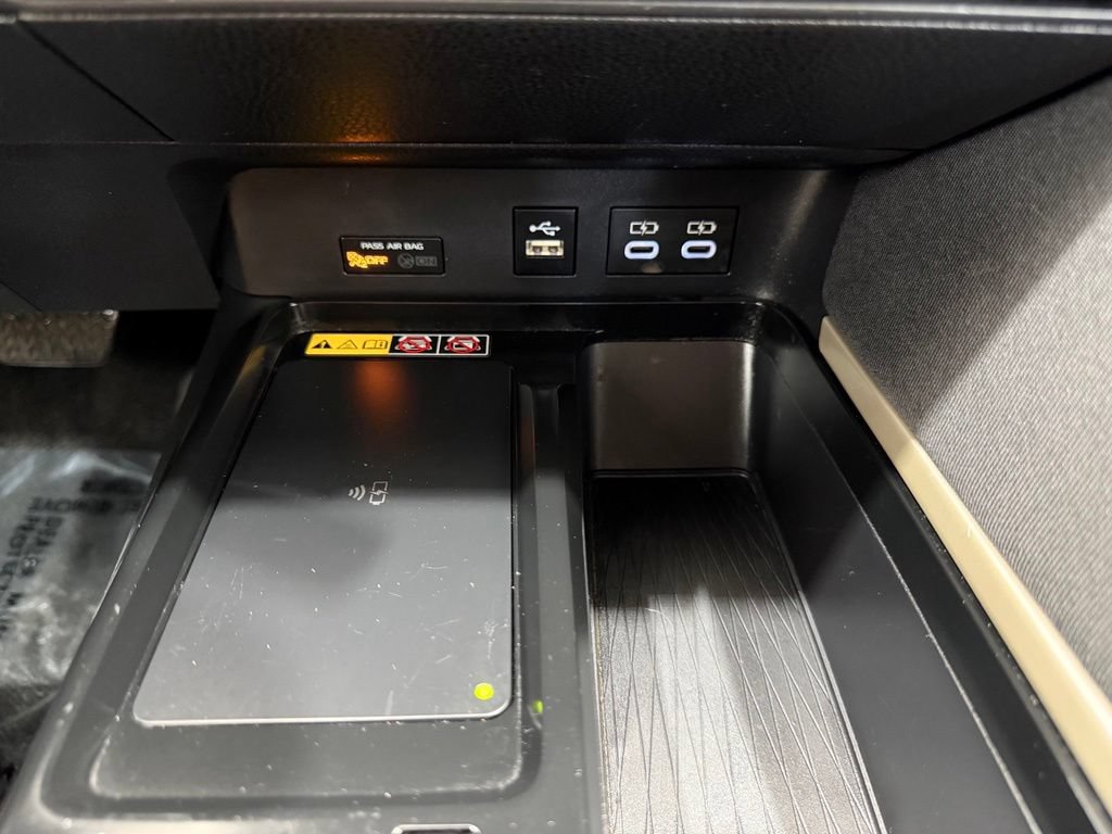 Used 2025 Toyota Camry LE FWD image 38