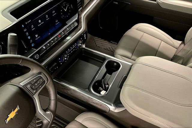 Used 2025 Chevrolet Silverado 2500 LTZ w/ LTZ Convenience Package AWD/4WD image 17