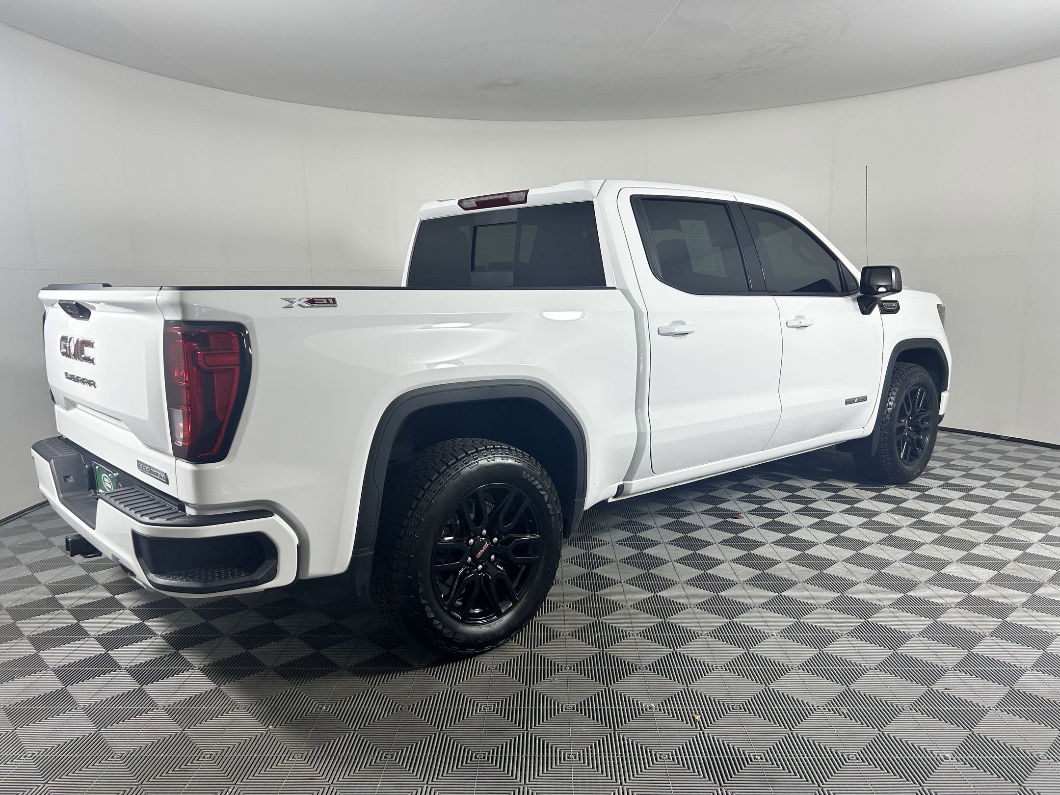 Used 2025 GMC Sierra 1500 Elevation w/ Preferred Package image 5