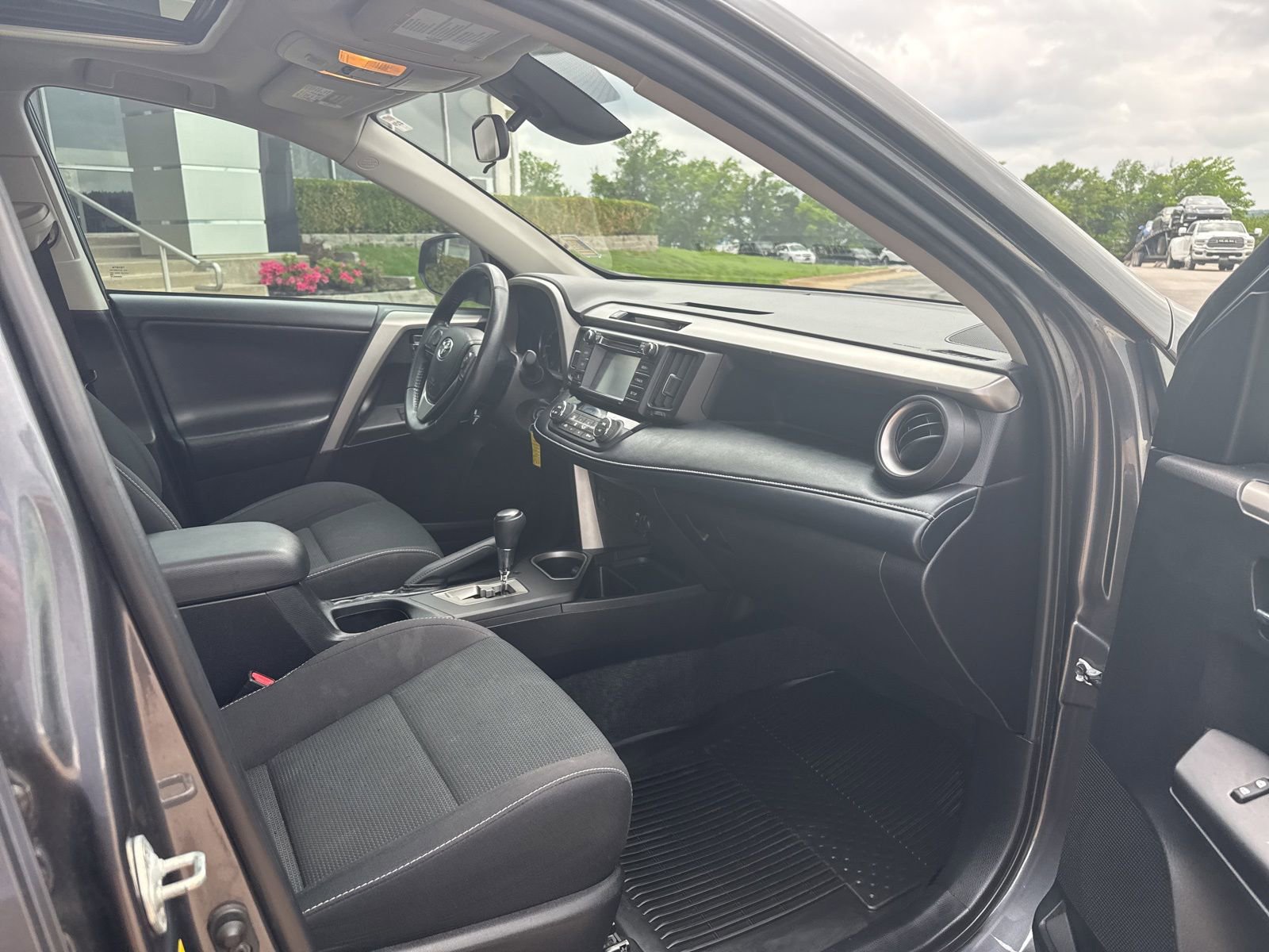 Used 2018 Toyota RAV4 XLE FWD image 22