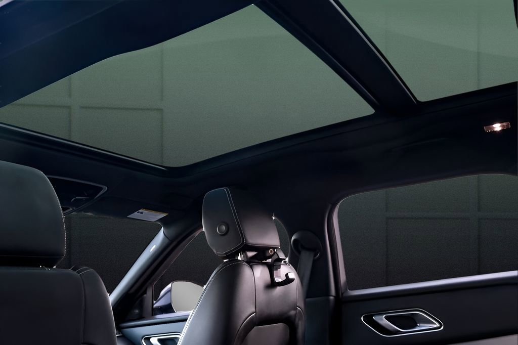 Used 2022 Land Rover Range Rover Velar R-Dynamic S image 27