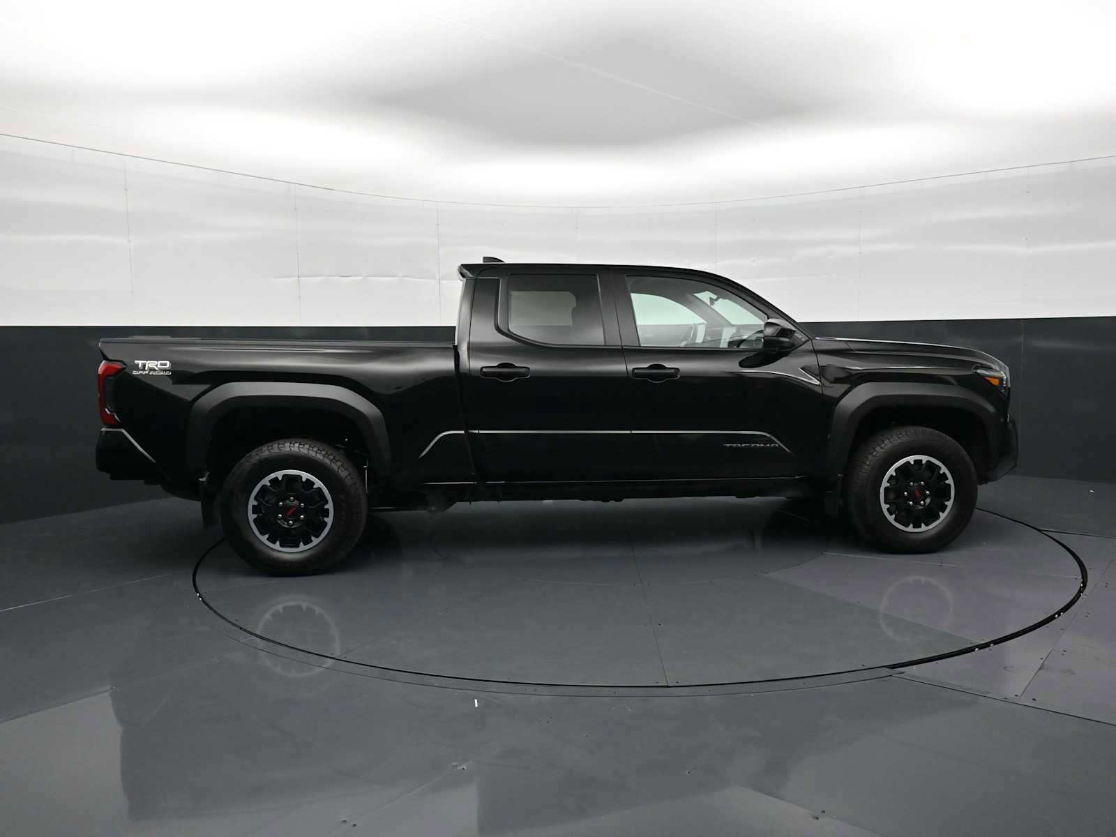 Used 2024 Toyota Tacoma TRD Off-Road AWD/4WD image 4