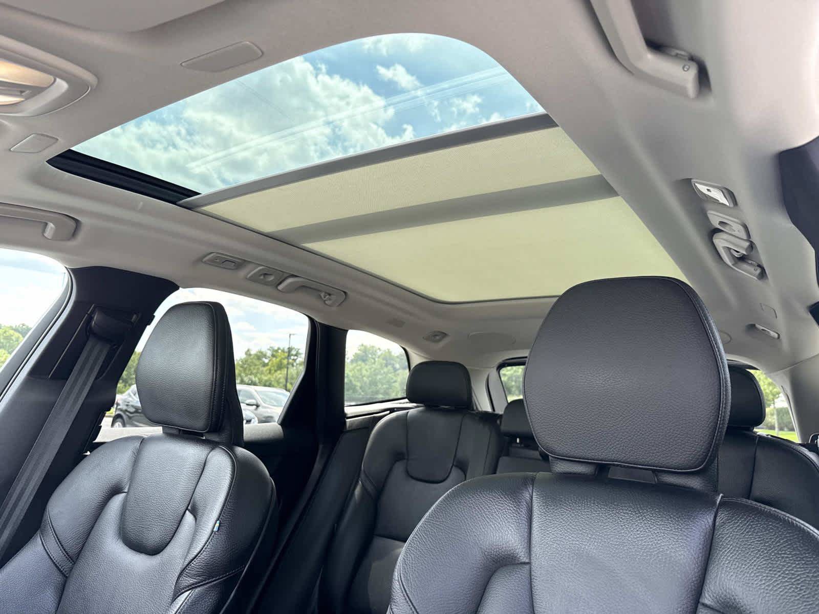 Used 2023 Volvo XC60 T8 Plus w/ Climate Package AWD/4WD image 4
