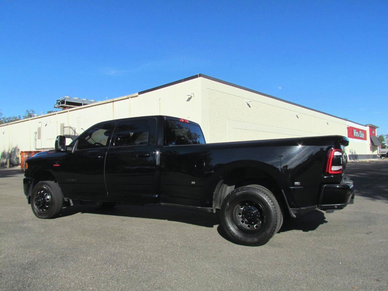 Used 2024 RAM 3500 Big Horn w/ Night Edition AWD/4WD image 9