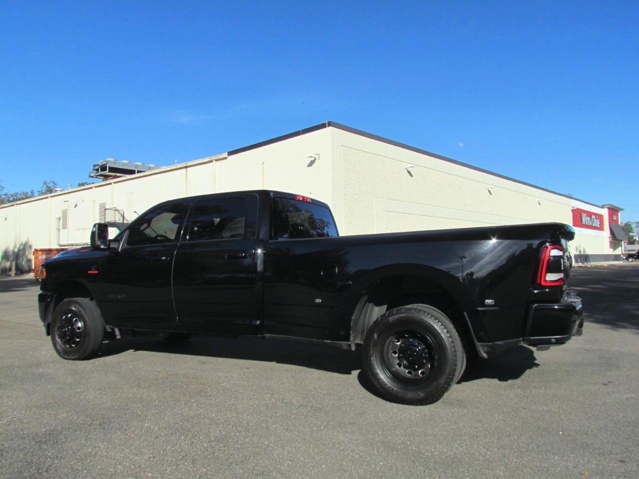 Used 2024 RAM 3500 Big Horn w/ Night Edition image 9