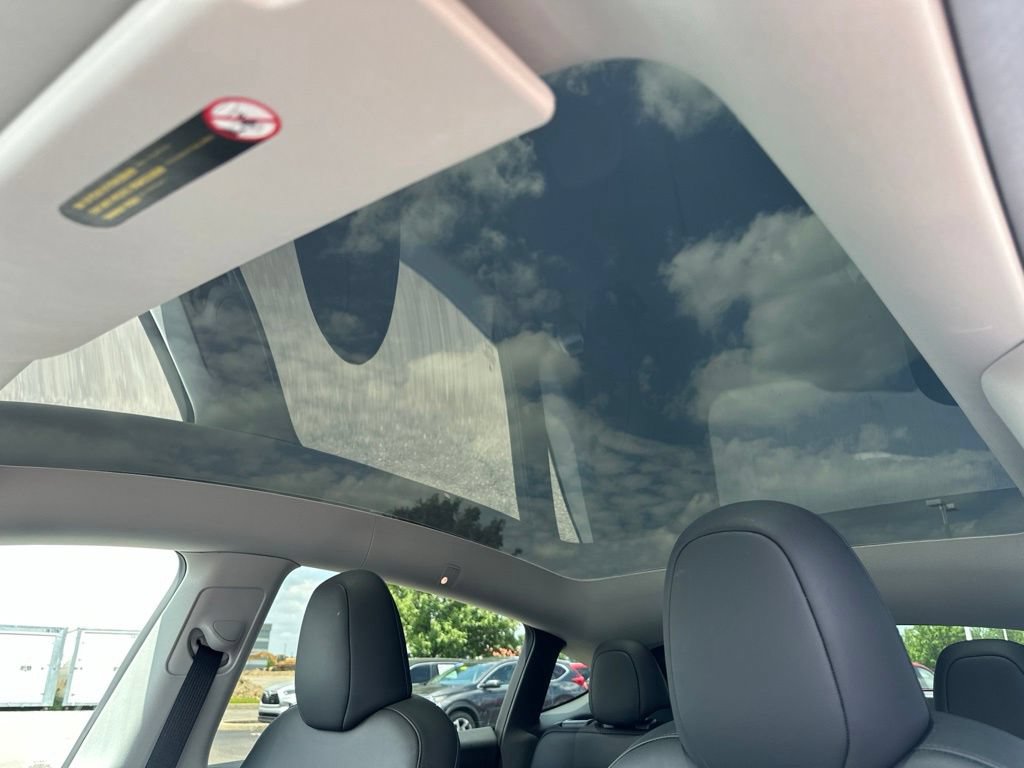 Used 2025 Tesla Model Y Long Range AWD/4WD image 5